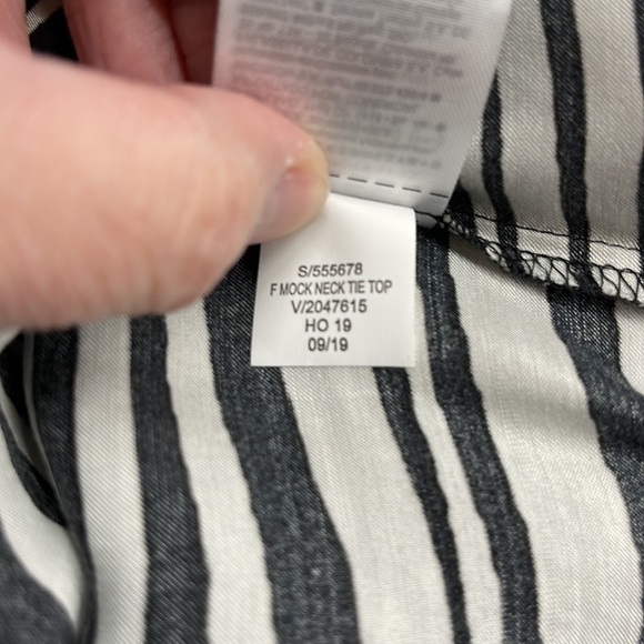 Banana Republic NWT Zebra Print Mock Neck Tie Ling Sleeve Blouse Size XS - Picture 12 of 12